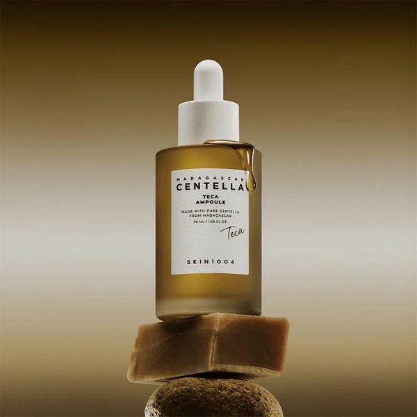 Успокаивающая сыворотка для поддержания барьера кожи SKIN1004 Madagascar Centella Teca Ampoule 50 мл 8809913834557 фото