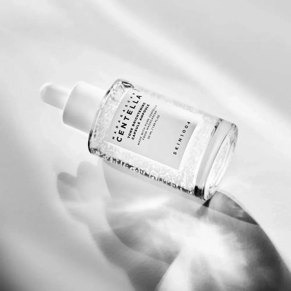 Осветительная ампульная сыворотка для лица SKIN1004 Madagascar Centella Tone Brightening Capsule Ampoule 50 мл 8809913830627 фото
