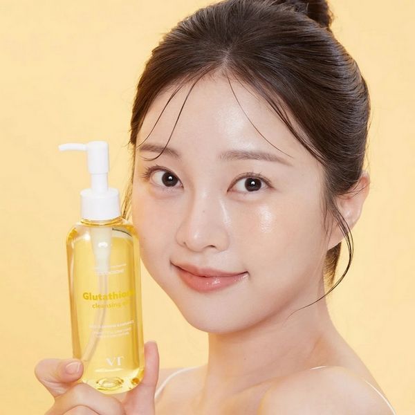 Гидрофильное масло для сияния кожи лица с глутатионом VT Cosmetics Glutathione Glow Cleansing Oil 200 мл 8803463015442 фото