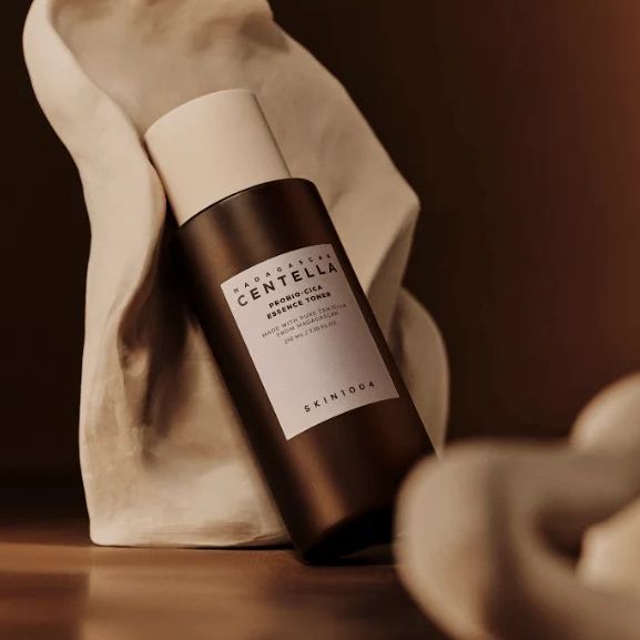 Восстановительный тонер-эссенция для лица SKIN1004 Madagascar Centella Probio-Cica Essence Toner 210 мл 8809913831273 фото