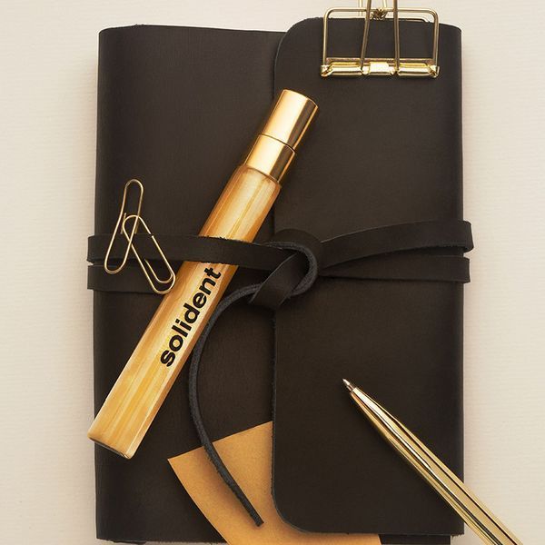 Освежающий спрей для полости рта с коллоидным золотом Solident Gold-Infused Mouth Spray, 10 мл 4823109704756 фото
