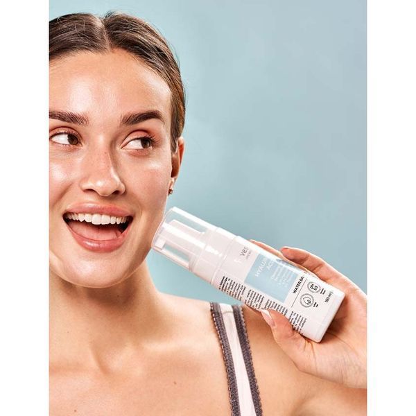 Очищувальна пінка для чутливої шкіри обличчя Vesna Hyaluronic Acid Cleansing Foam 150 мл 4820222662857 фото