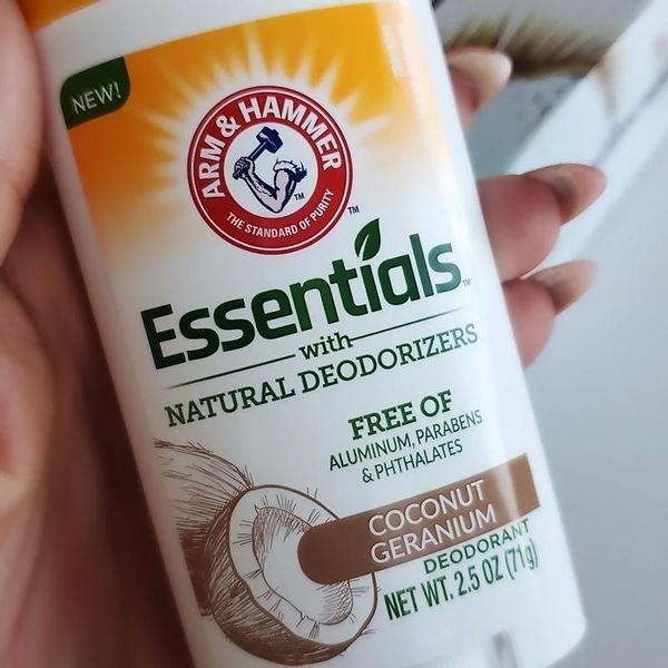 Натуральний дезодорант Arm & Hammer Essentials Coconut Geranium with Natural Deodorizers Кокос 71 г 033200001997 фото