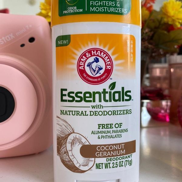 Натуральний дезодорант Arm & Hammer Essentials Coconut Geranium with Natural Deodorizers Кокос 71 г 033200001997 фото