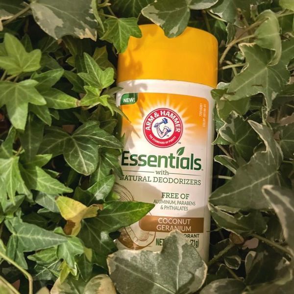 Натуральний дезодорант Arm & Hammer Essentials Coconut Geranium with Natural Deodorizers Кокос 71 г 033200001997 фото