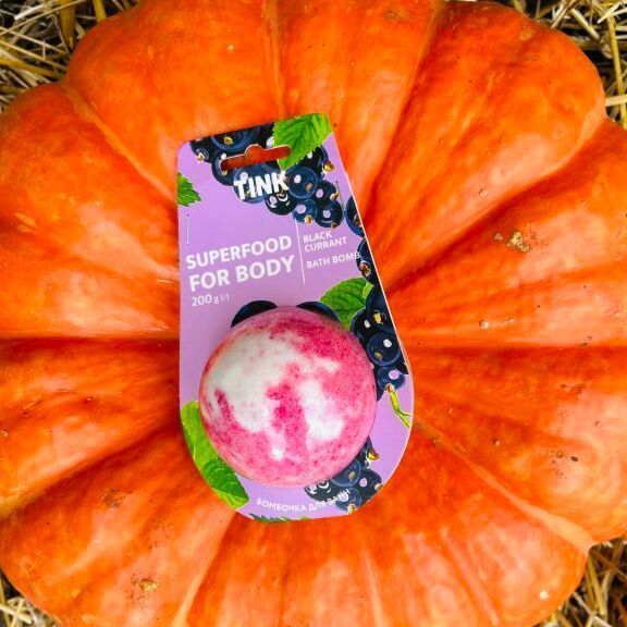 Бомбочка-гейзер для ванной Tink Superfood For Body Black Currant Bath Bomb 200 г 4823109402126 фото