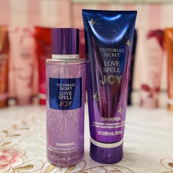 Парфюмированный спрей с шиммером для тела Victoria's Secret Love Spell Joy Shimmer Mist, 250 мл 197575949251 фото