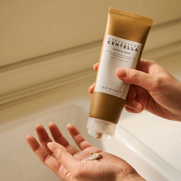 Очищувальна пінка для обличчя з екстрактом центели SKIN1004 Madagascar Centella Ampoule Foam 125 мл 8809913830818 фото
